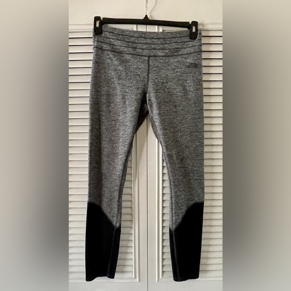 The North Face Heather Gray & Black Mesh Patterned Accent Leggings Size M - Picture 1 of 9